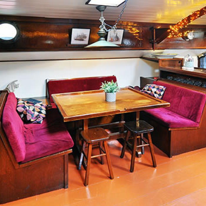 chateauroux-unter-deck-sitzecke